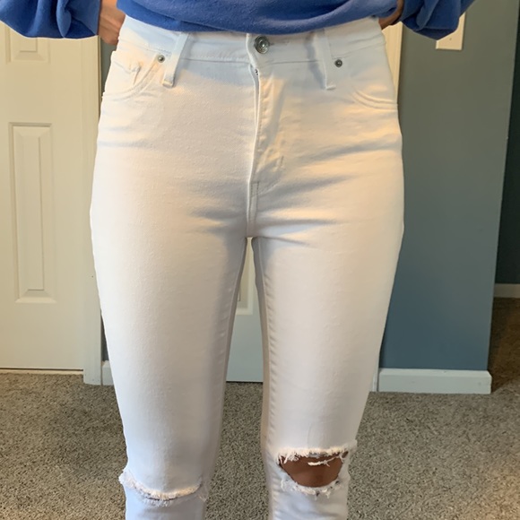 Levi’s White 721 High Rise Skinny 26 distressed - Picture 5 of 9